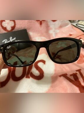 New Ray-Ban Sunglasses 100% UVA/UVB protection